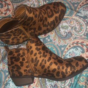 Pierre Dumas booties! Size 8